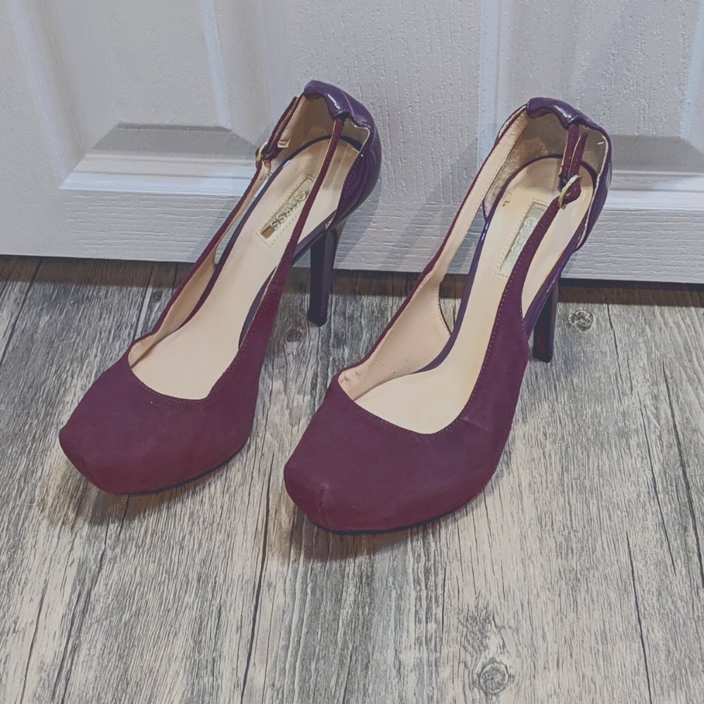 Size 7 Purple GUESS Pumps